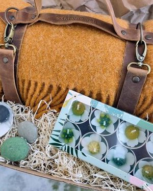 Manta horia, xaboiak eta kandelak