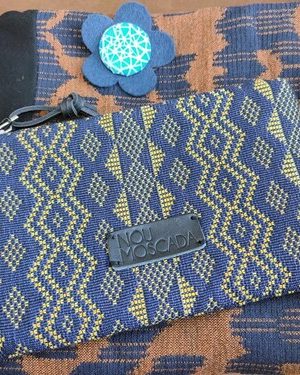 Kalei bufanda, eskuzorroa eta margarita