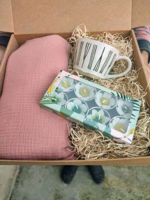 Muselina arrosa, katilua eta kandelak