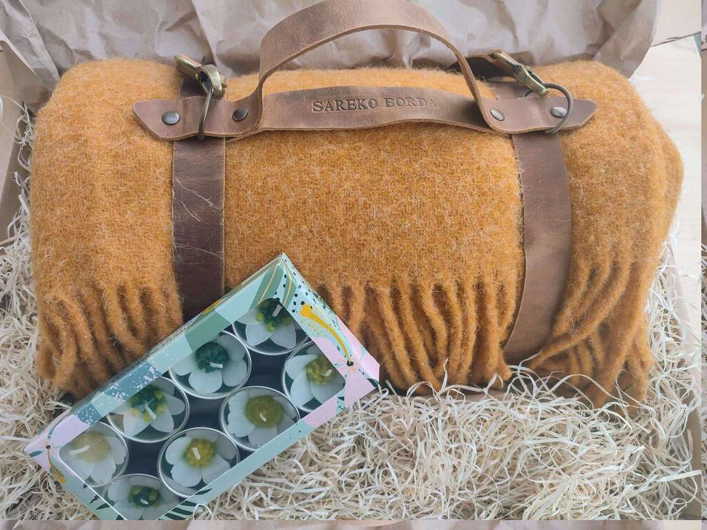 Manta horia eta kandelak - Irudia 2